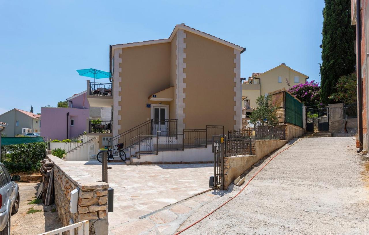 Apartments Listes Milna  Exterior foto