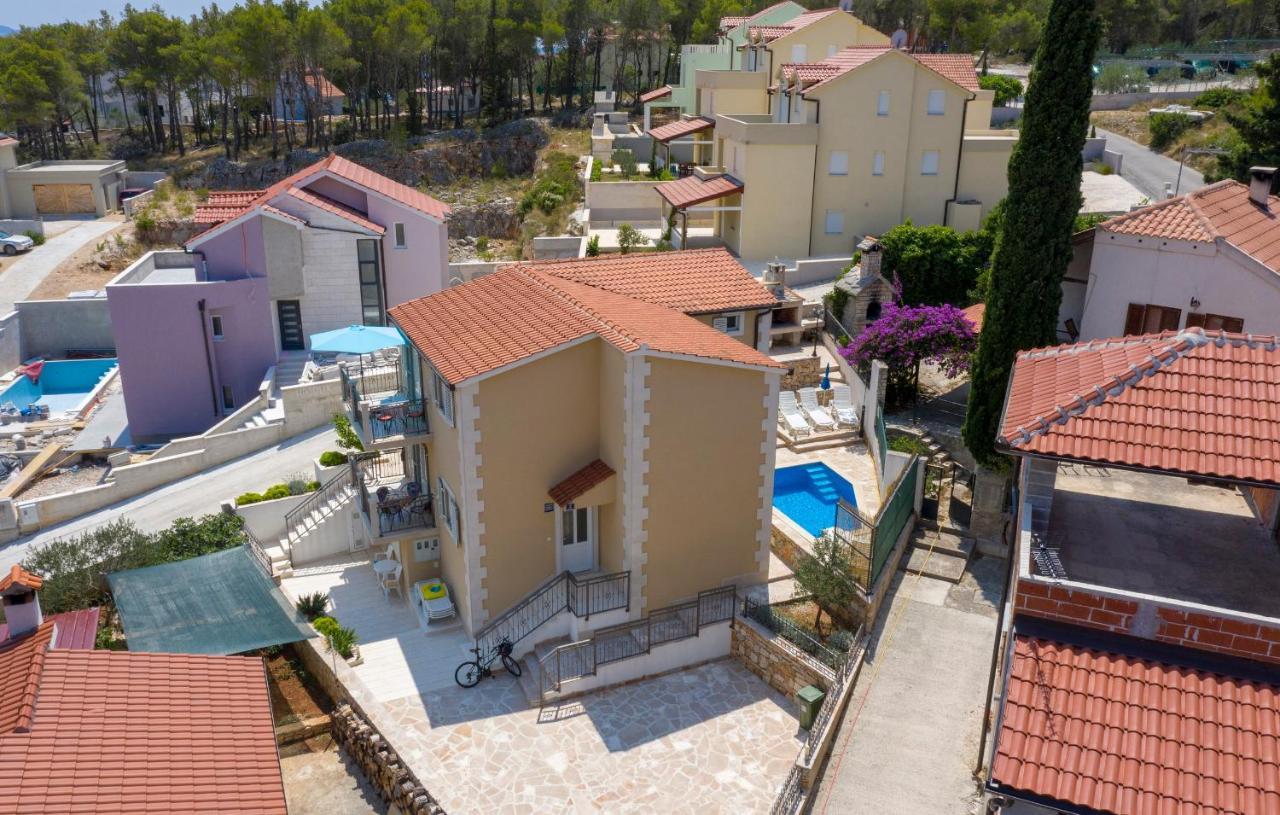 Apartments Listes Milna  Exterior foto