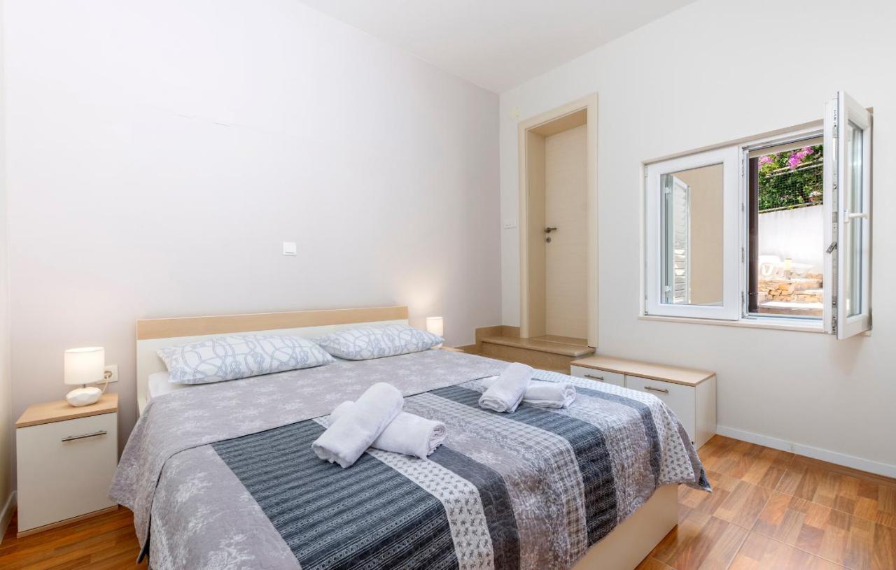 Apartments Listes Milna  Exterior foto