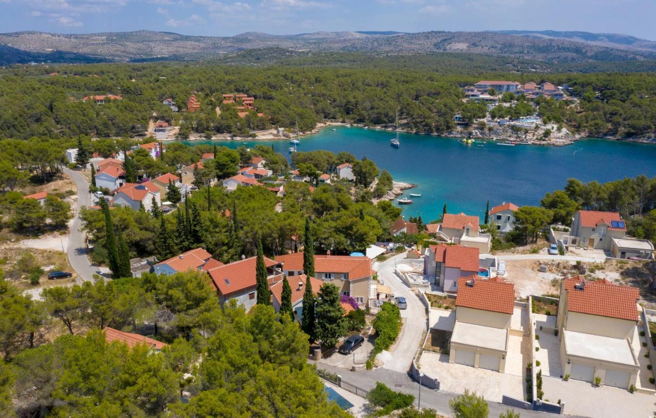 Apartments Listes Milna  Exterior foto
