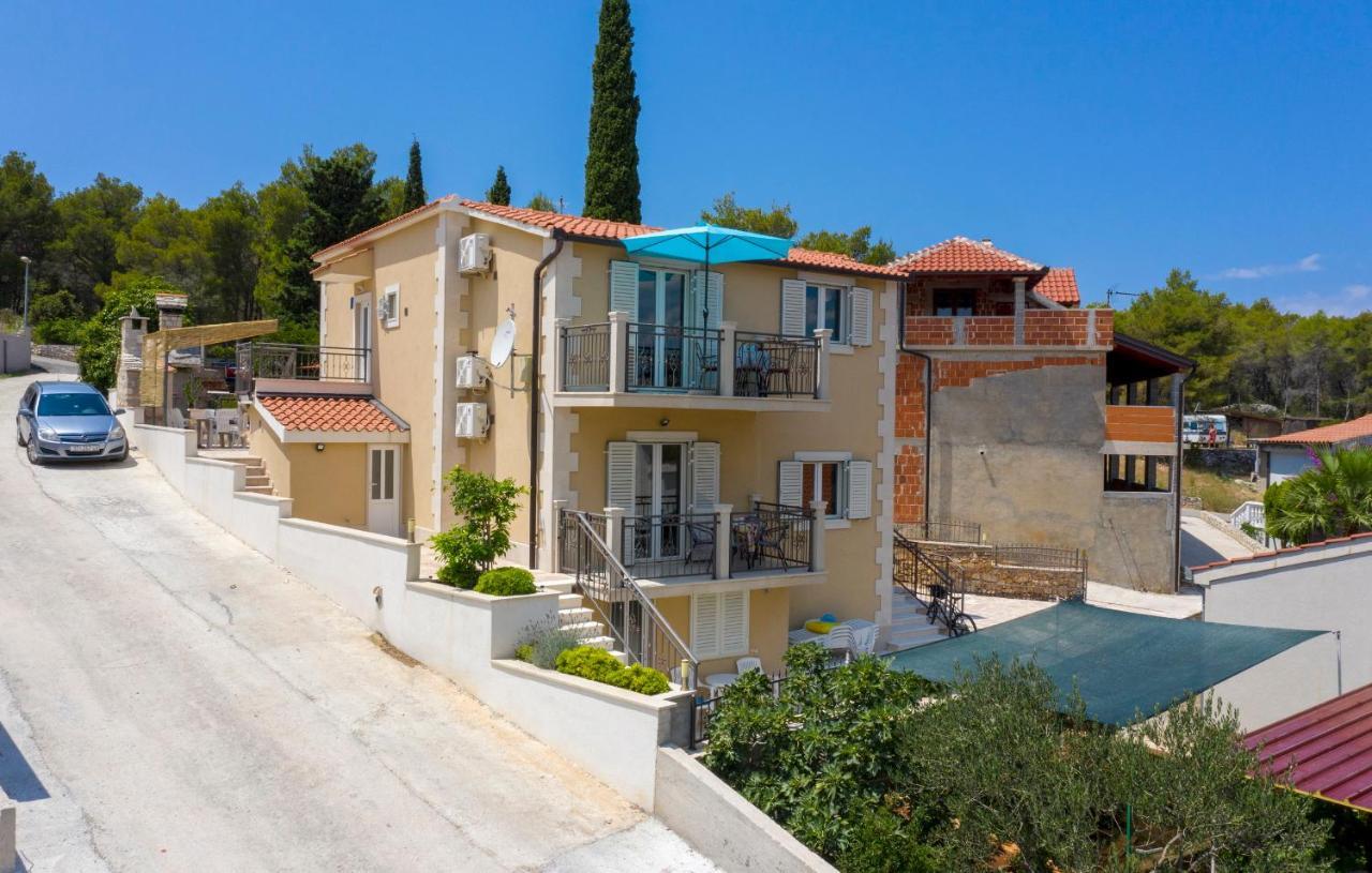 Apartments Listes Milna  Exterior foto