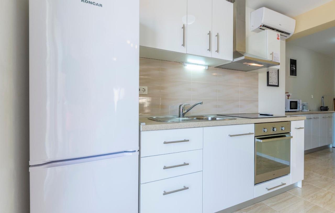 Apartments Listes Milna  Exterior foto