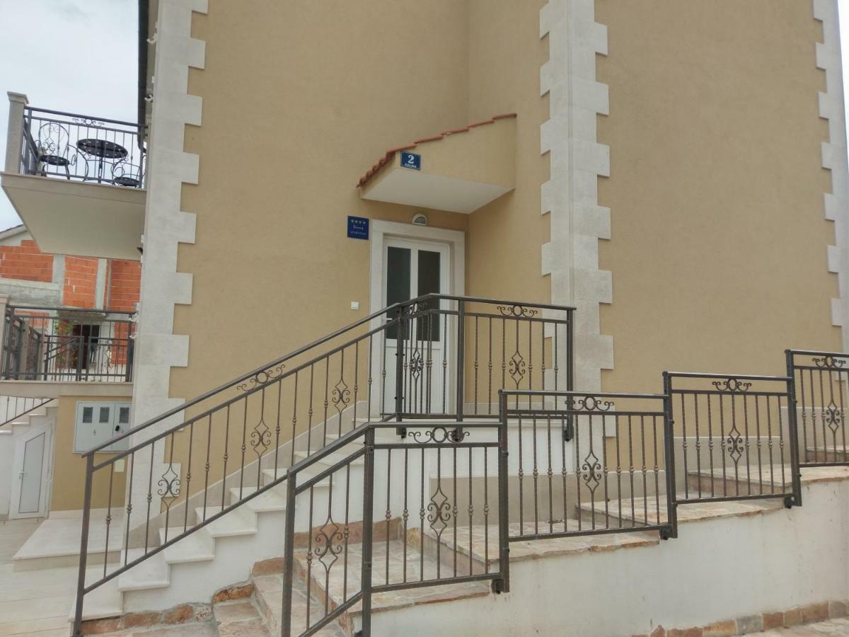 Apartments Listes Milna  Exterior foto